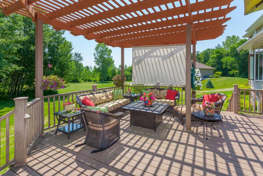 Maximize Your Backyard Space: Choosing a Deck and Patio Combo